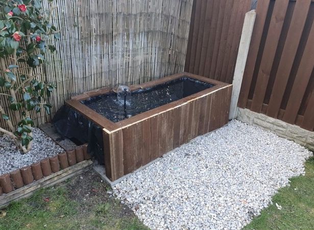 Transformer une vieille baignoire en bassin de jardin pour seulement 60 €.